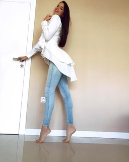 Ivana Knöll feet photo thumbnail