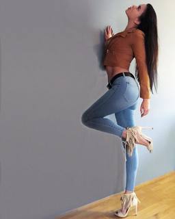 Ivana Knöll feet photo thumbnail