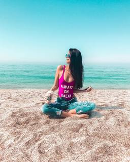 Ivana Knöll feet photo thumbnail