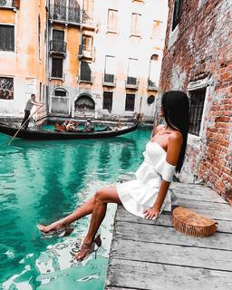 Ivana Knöll feet photo thumbnail