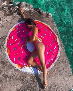 Ivana Knöll feet photo thumbnail