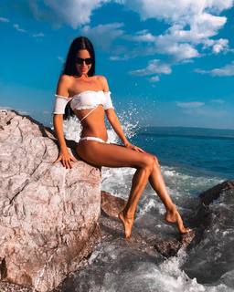 Ivana Knöll feet photo thumbnail