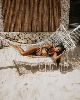 Ivana Knöll feet photo thumbnail