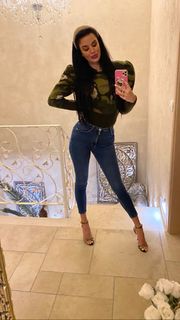 Ivana Knöll feet photo thumbnail