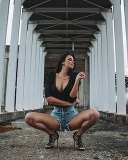 Ivana Knöll feet photo thumbnail