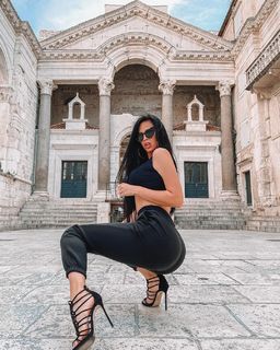 Ivana Knöll feet photo thumbnail