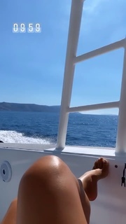 Ivana Knöll feet photo thumbnail