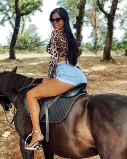 Ivana Knöll feet photo thumbnail