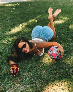 Ivana Knöll feet photo thumbnail