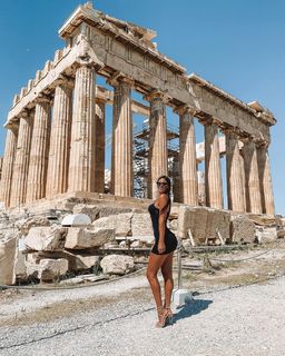 Ivana Knöll feet photo thumbnail