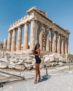 Ivana Knöll feet photo thumbnail