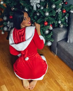 Ivana Knöll feet photo thumbnail