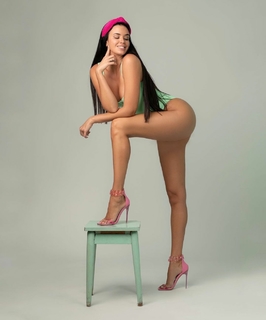 Ivana Knöll feet photo thumbnail