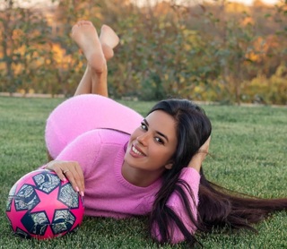 Ivana Knöll feet photo thumbnail