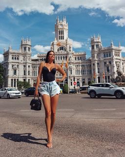 Ivana Knöll feet photo thumbnail