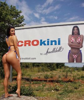 Ivana Knöll feet photo thumbnail