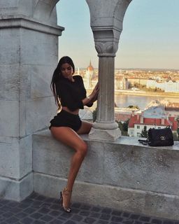 Ivana Knöll feet photo thumbnail