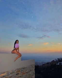 Ivana Knöll feet photo thumbnail