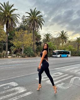 Ivana Knöll feet photo thumbnail