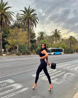 Ivana Knöll feet photo thumbnail