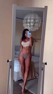 Ivana Knöll feet photo thumbnail