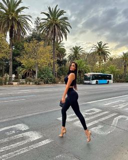 Ivana Knöll feet photo thumbnail