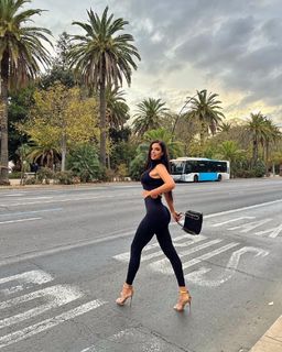 Ivana Knöll feet photo thumbnail