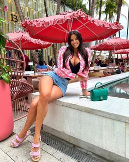 Ivana Knöll feet photo thumbnail