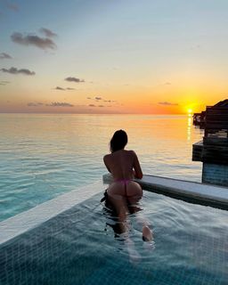 Ivana Knöll feet photo thumbnail