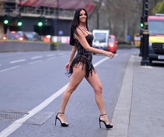 Ivana Knöll feet photo thumbnail