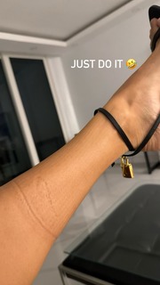 Ivana Knöll feet photo thumbnail