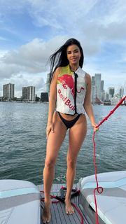 Ivana Knöll feet photo thumbnail