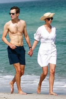 Ivanka Trump feet photo thumbnail