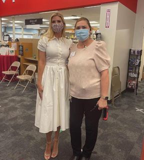 Ivanka Trump feet photo thumbnail