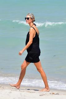 Ivanka Trump feet photo thumbnail