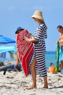 Ivanka Trump feet photo thumbnail