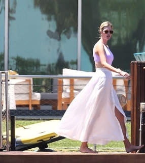 Ivanka Trump feet photo thumbnail