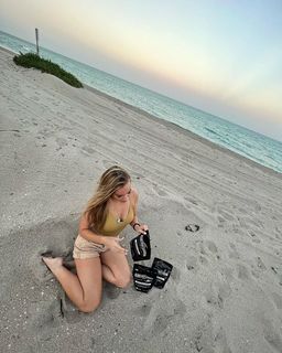Ivory Hecker feet photo 8