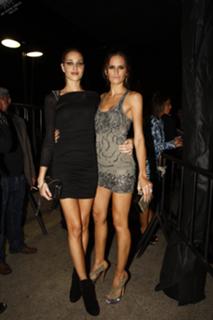 Izabel Goulart feet photo thumbnail