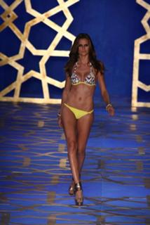 Izabel Goulart feet photo thumbnail