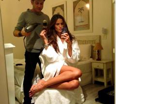 Izabel Goulart feet photo thumbnail