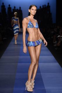 Izabel Goulart feet photo thumbnail