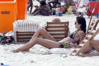 Izabel Goulart feet photo thumbnail