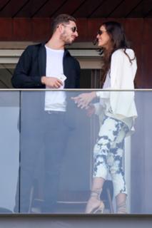Izabel Goulart feet photo thumbnail