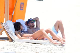 Izabel Goulart feet photo thumbnail