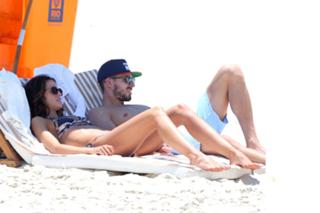 Izabel Goulart feet photo thumbnail