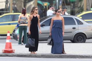 Izabel Goulart feet photo thumbnail