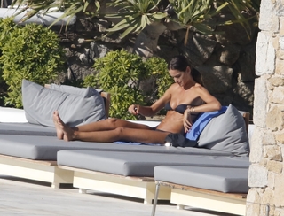Izabel Goulart feet photo thumbnail