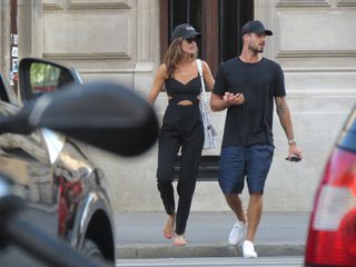 Izabel Goulart feet photo thumbnail