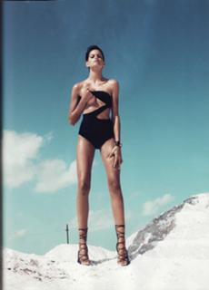 Izabel Goulart feet photo thumbnail